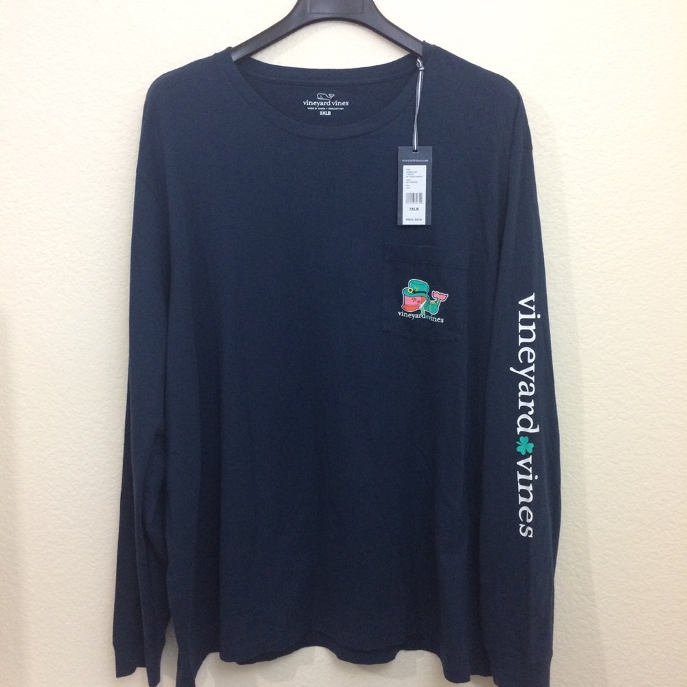 Vineyard Vines Mens Kiss Me I'm Irish T-Shirt - Picture 2 of 8